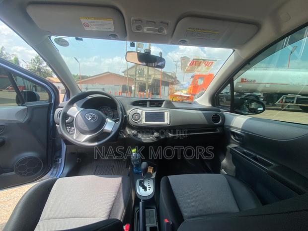 Toyota Vitz 2012 Blue photo 3