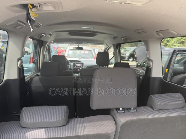 Toyota Voxy 2015 Silver