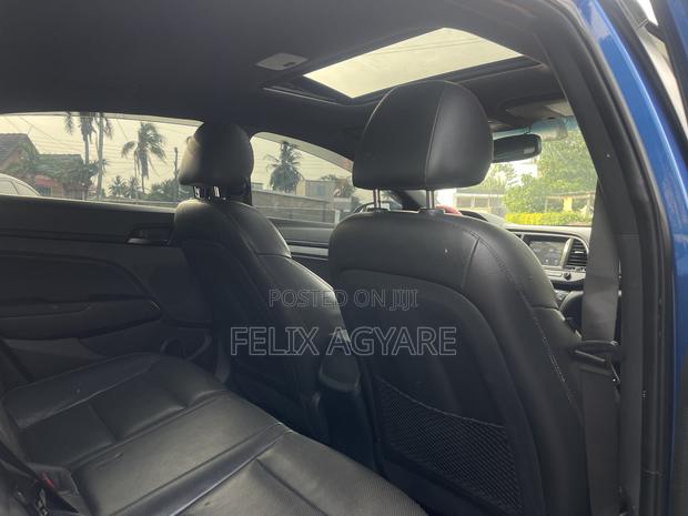 Hyundai Elantra Sport Sedan FWD (1.6L 4cyl 6M) 2017 Blue