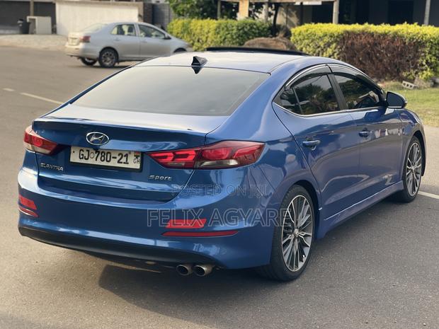 Hyundai Elantra Sport Sedan FWD (1.6L 4cyl 6M) 2017 Blue