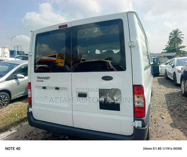Ford Transit 2000 White photo 2