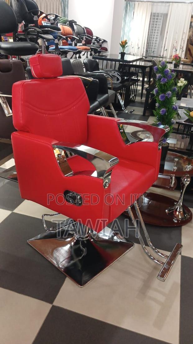Red Barbering Adjustable Chair · Photo 4