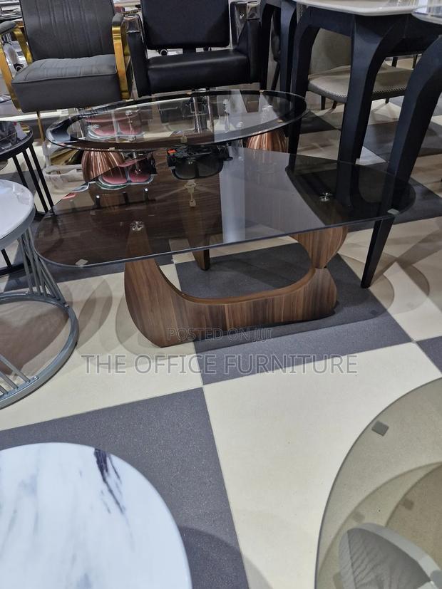 Noguchi Glass Centre Table(Small) photo 2