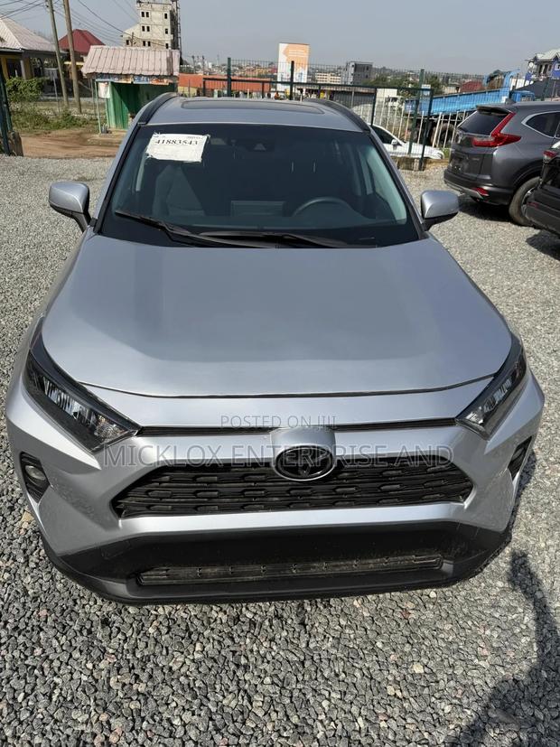Toyota RAV4 2021 Silver