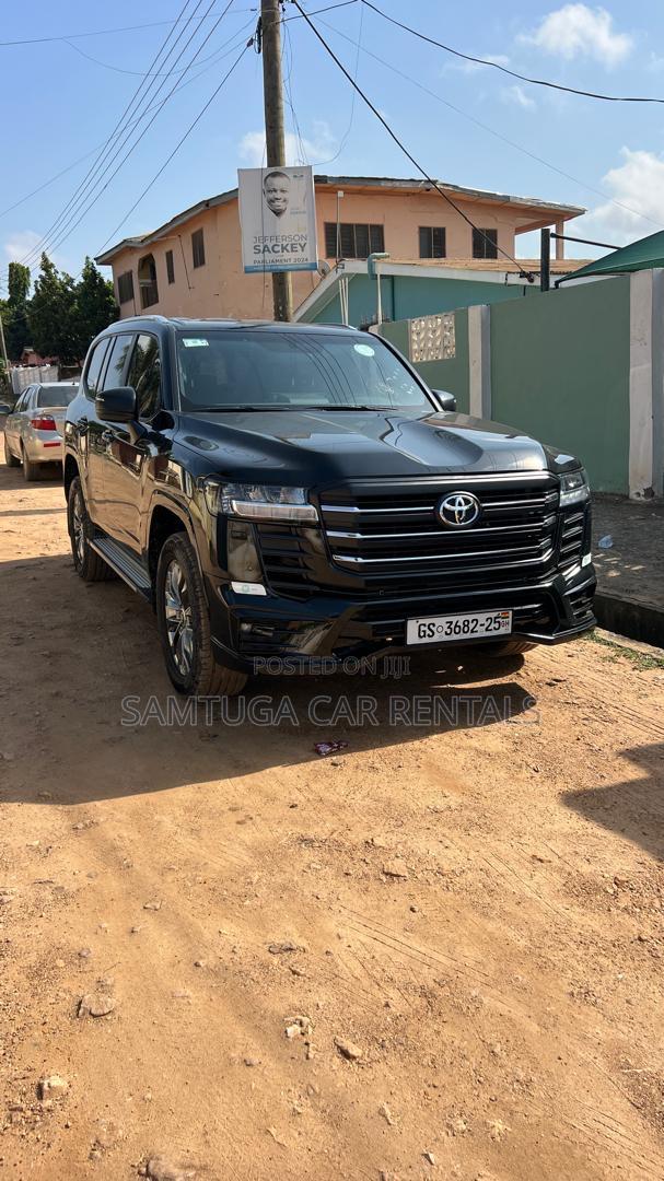 Toyota Land Cruiser Rent photo 3