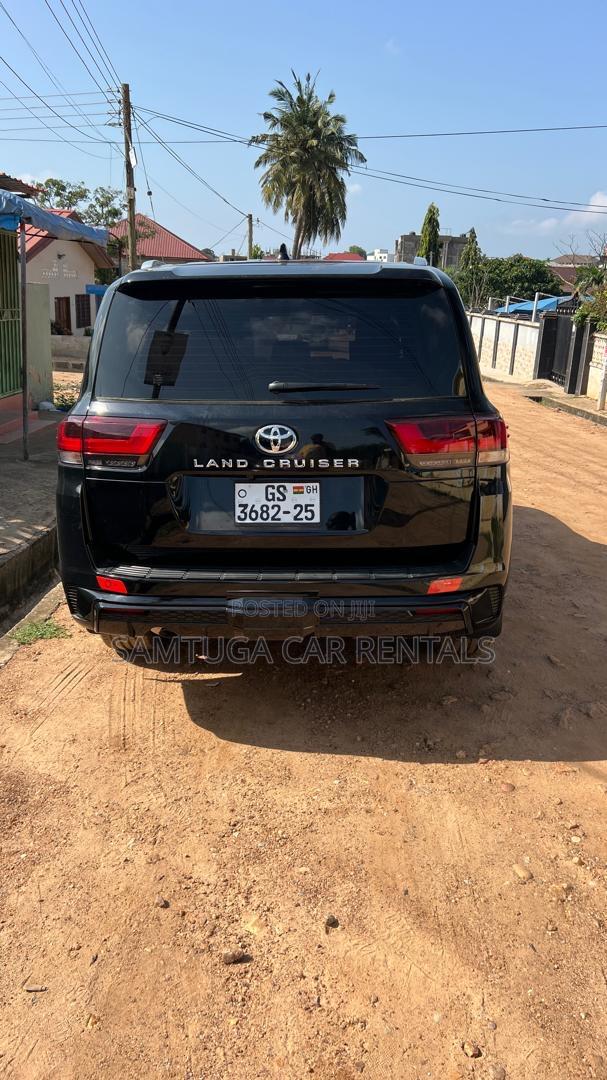 Toyota Land Cruiser Rent photo 4