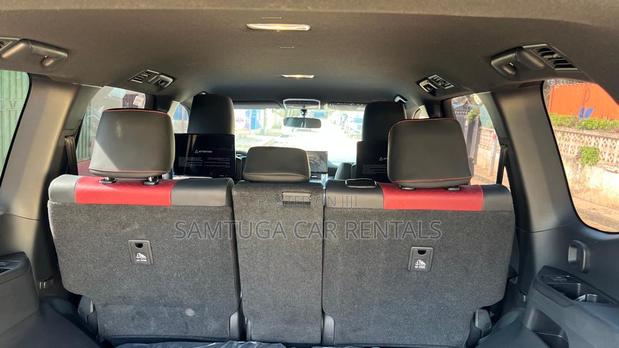 Toyota Land Cruiser Rent photo 7
