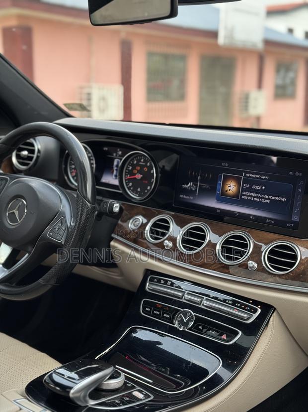 Mercedes-Benz C300 Base C300 AWD 4MATIC Sedan 2019 White photo 4