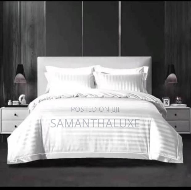 6 Pieces Line Line Bedsheet Set