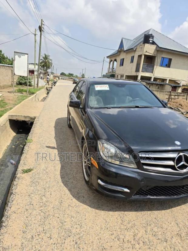 Mercedes-Benz C250 2014 Black photo 6