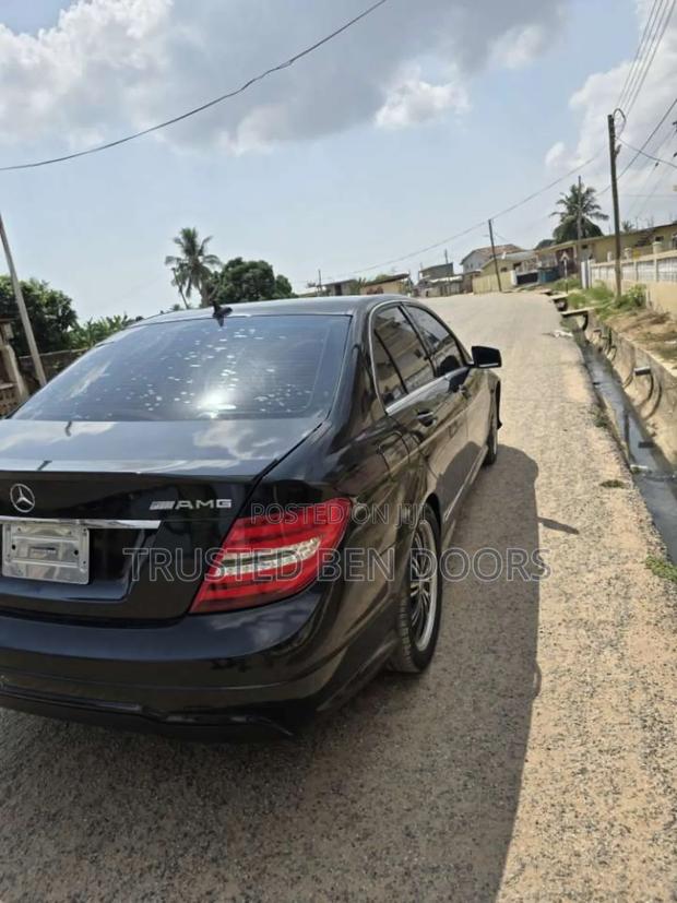 Mercedes-Benz C250 2014 Black photo 4