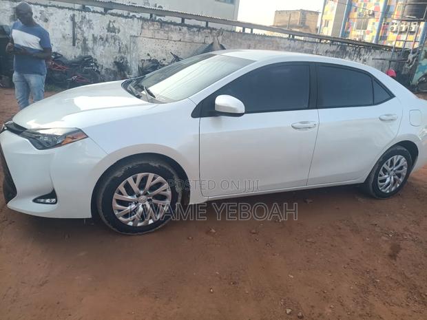 Toyota Corolla LE Eco (1.8L 4cyl 2A) 2018 White