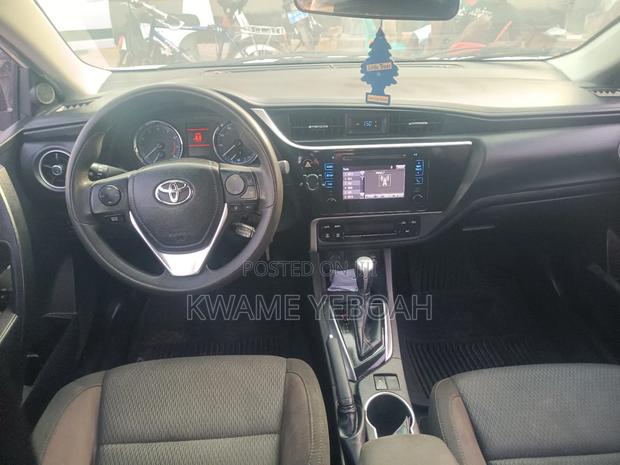 Toyota Corolla LE Eco (1.8L 4cyl 2A) 2018 White