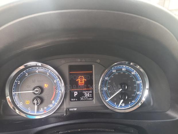 Toyota Corolla LE Eco (1.8L 4cyl 2A) 2018 White