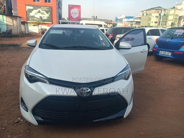 Toyota Corolla LE Eco (1.8L 4cyl 2A) 2018 White