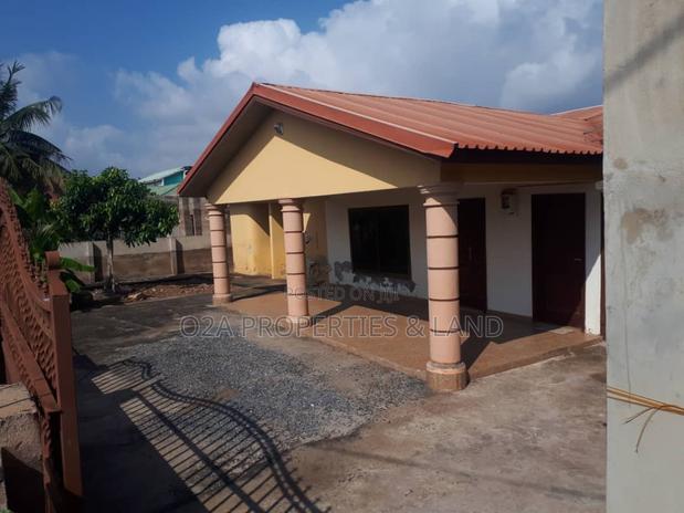 5bdrm House in Adenta Housing Down for sale photo 2