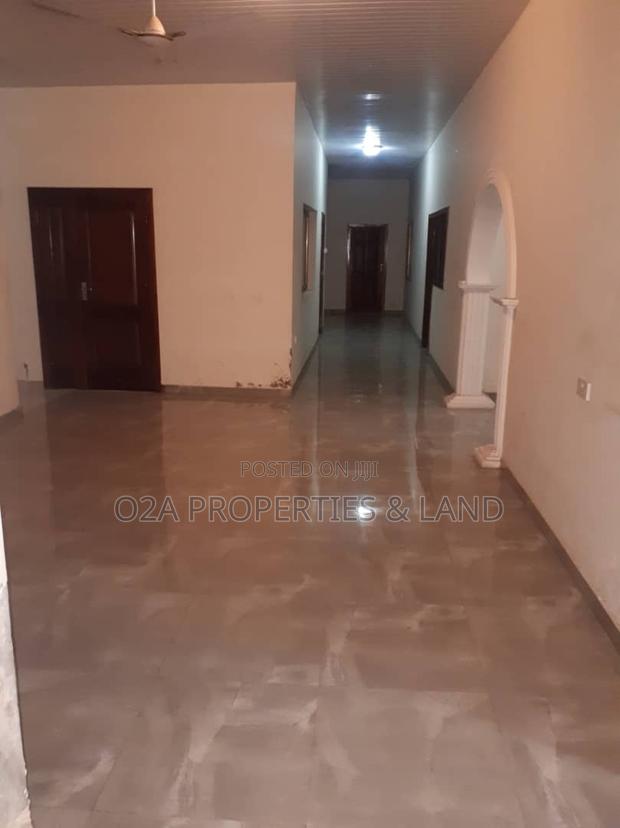 5bdrm House in Adenta Housing Down for sale photo 3