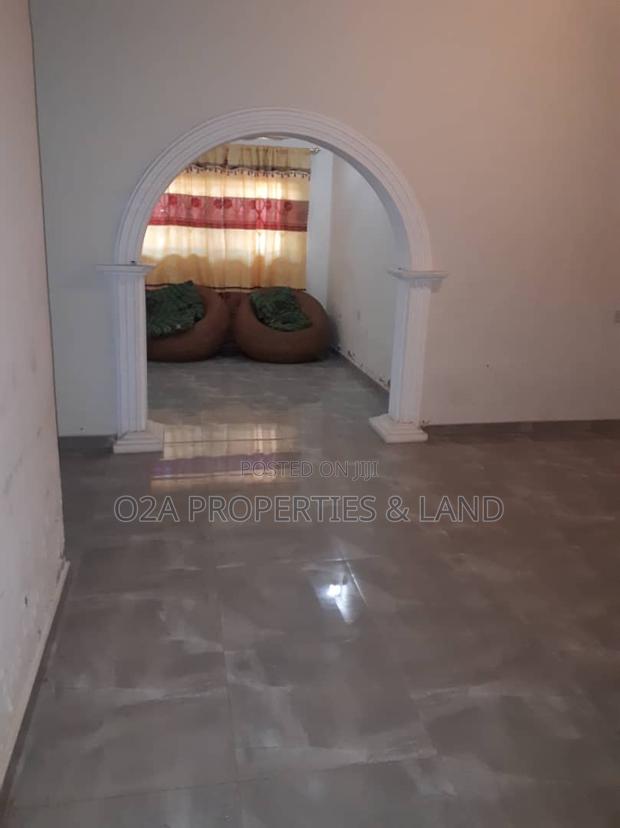 5bdrm House in Adenta Housing Down for sale photo 4