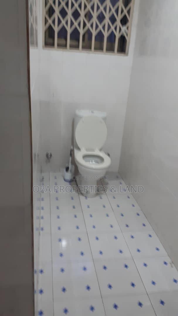 5bdrm House in Adenta Housing Down for sale photo 6