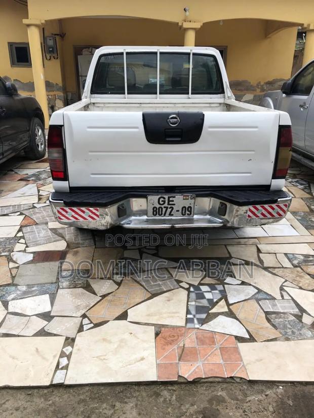 Nissan Hardbody 2008 White photo 4