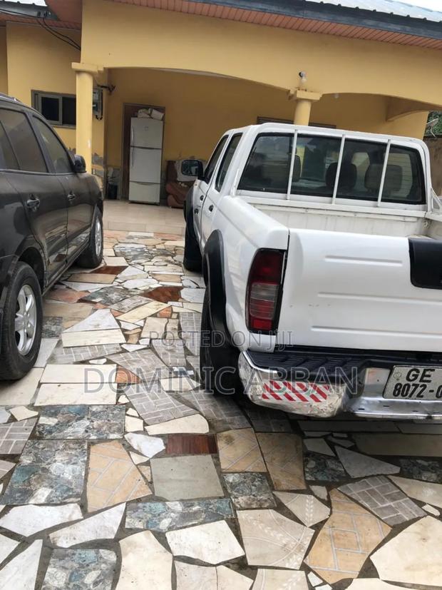 Nissan Hardbody 2008 White photo 5