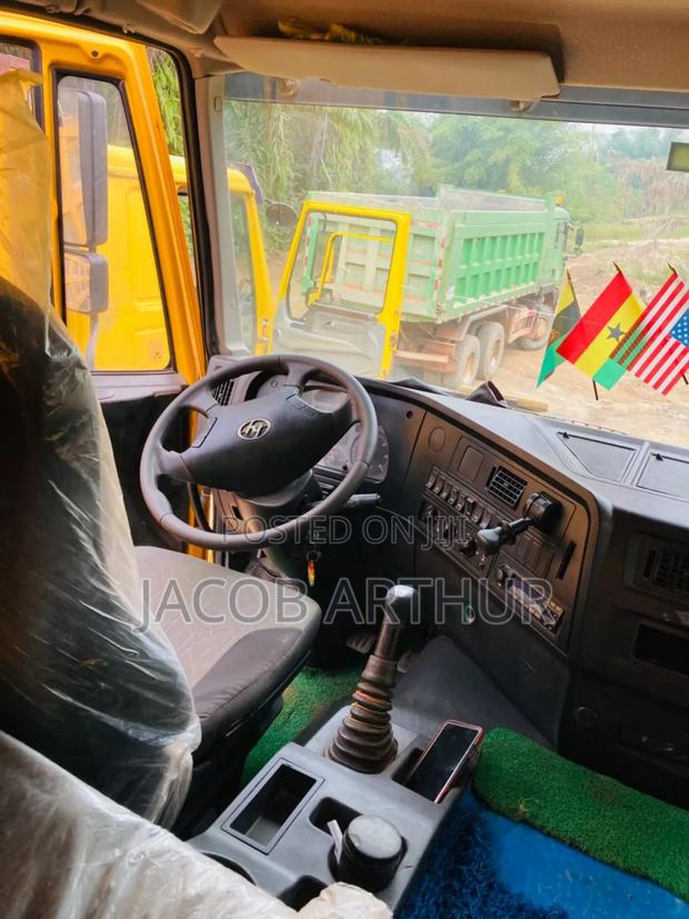 Hong Van Iveco photo 4