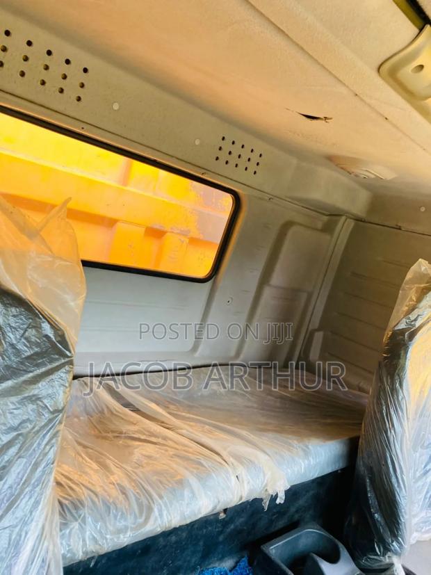 Hong Van Iveco photo 9