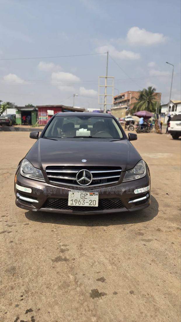 Mercedes-Benz C250 2014 Brown