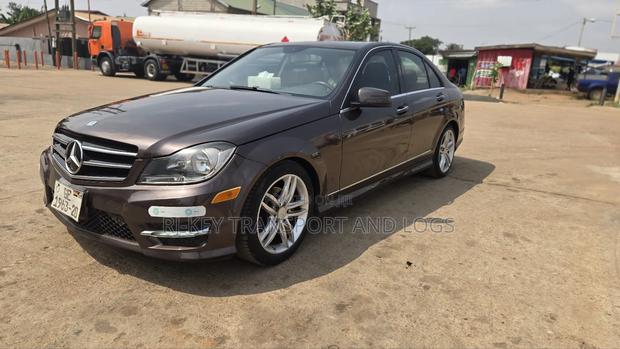 Mercedes-Benz C250 2014 Brown photo 11