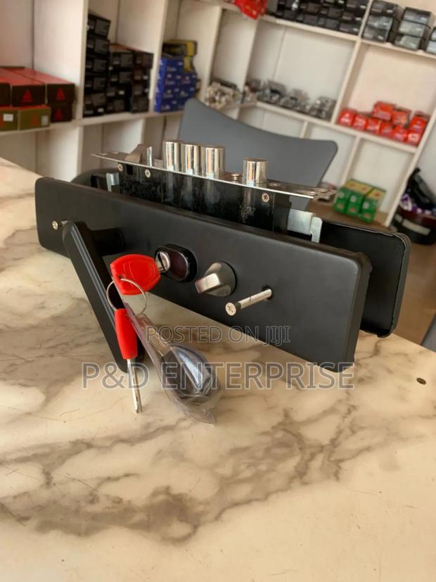 Quality China Door Lock With Metal Black Handle. photo 4
