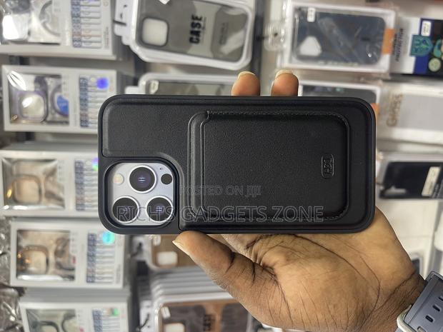 The Deh Magsafe Duo: Slim Case + Detachable Wallet
