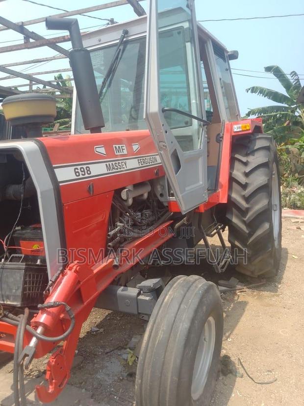 Massey Ferguson 698