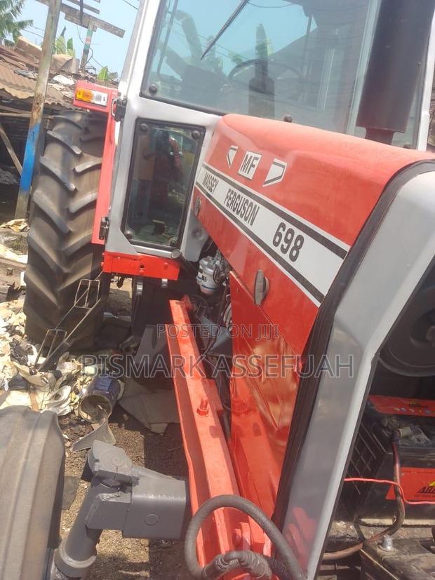 Massey Ferguson 698 photo 2