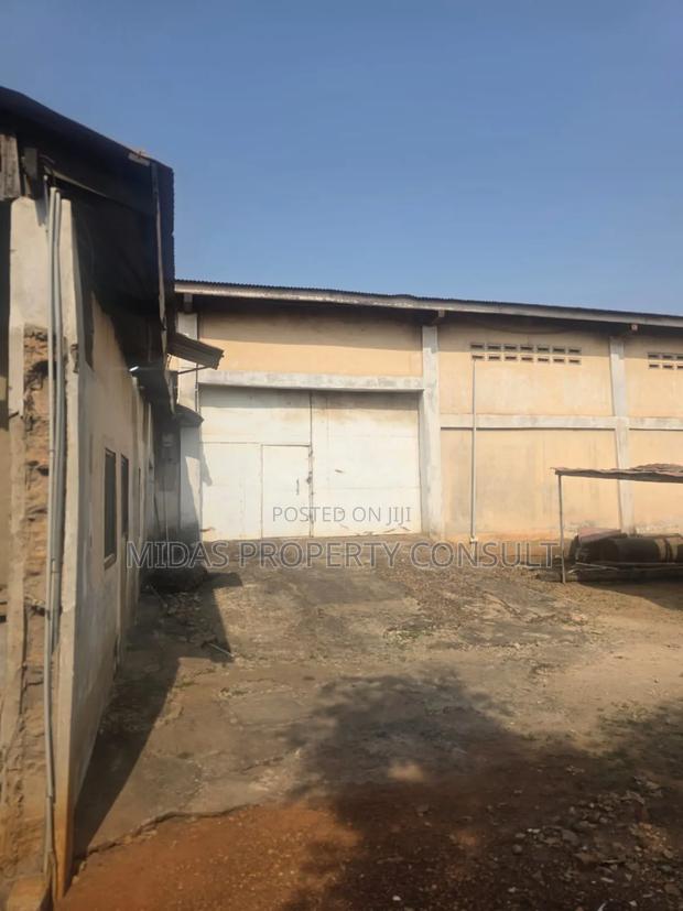 Private Compound 1500 SQM Warehouse With Offices to Let at Tema photo 2