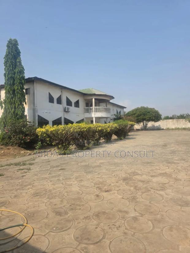 Private Compound 1500 SQM Warehouse With Offices to Let at Tema photo 3