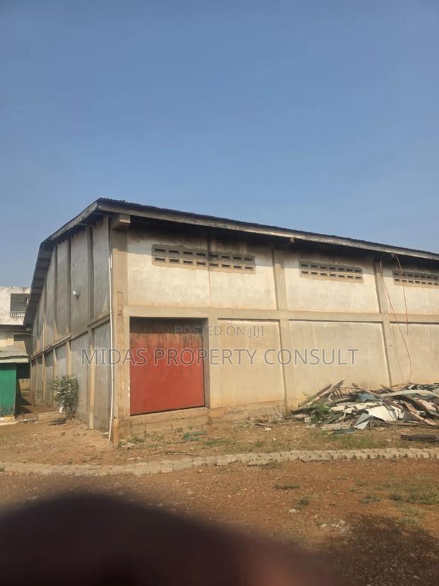 Private Compound 1500 SQM Warehouse With Offices to Let at Tema photo 5