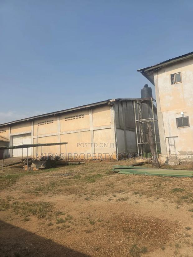 Private Compound 1500 SQM Warehouse With Offices to Let at Tema photo 6