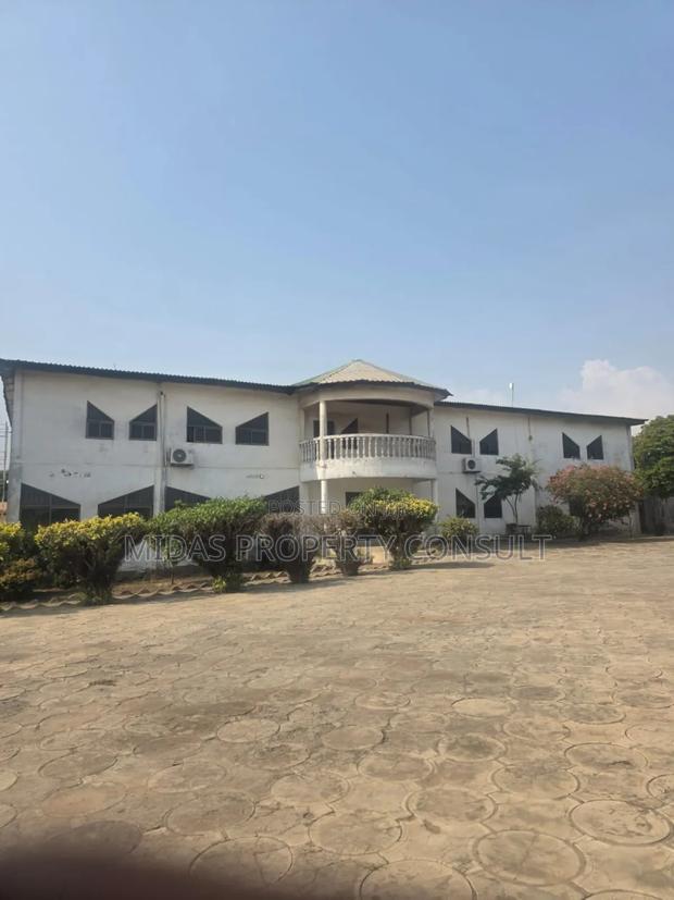 Private Compound 1500 SQM Warehouse With Offices to Let at Tema photo 7