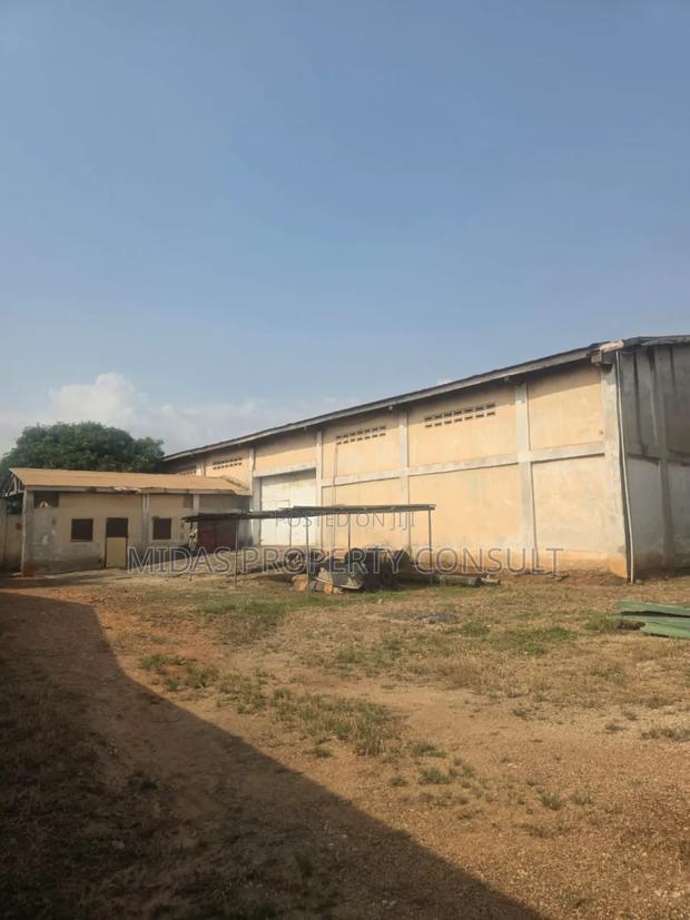 Private Compound 1500 SQM Warehouse With Offices to Let at Tema photo 8