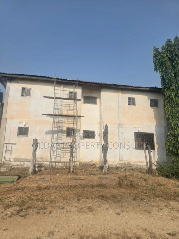 Private Compound 1500 SQM Warehouse With Offices to Let at Tema photo 11