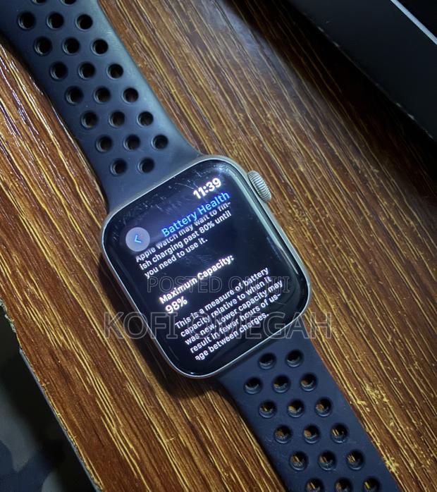 Apple Watch Series Se 2nd Generation photo 2