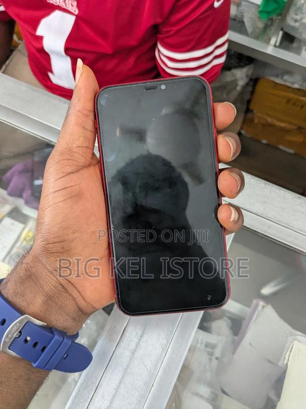 Apple iPhone 11 64 GB Red photo 3