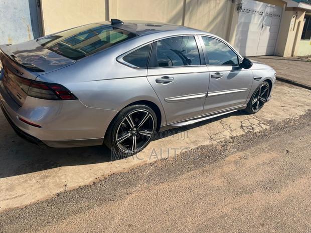 Honda Accord 2024 Silver photo 3