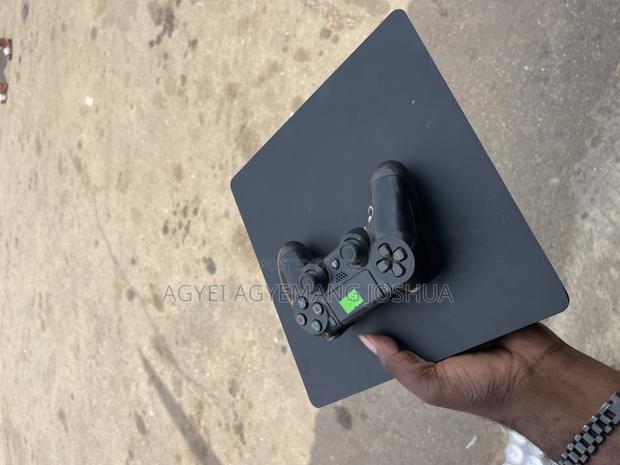 Playstation 4 Slim photo 3