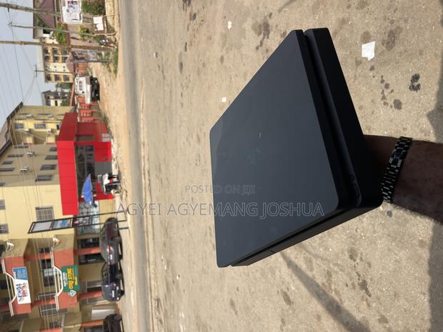 Playstation 4 Slim photo 4