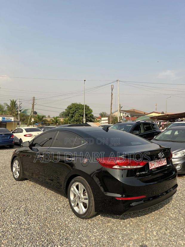 Hyundai Elantra Limited Sedan FWD (2.0L 4cyl 6A) 2017 Black photo 7