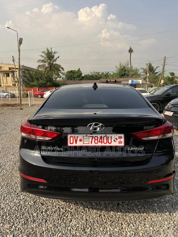 Hyundai Elantra Limited Sedan FWD (2.0L 4cyl 6A) 2017 Black photo 6