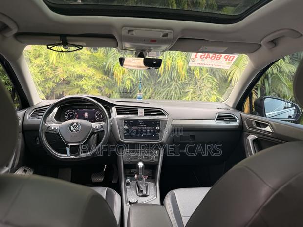 Volkswagen Tiguan 2.0T SEL AWD 4MOTION 2019 Black photo 4