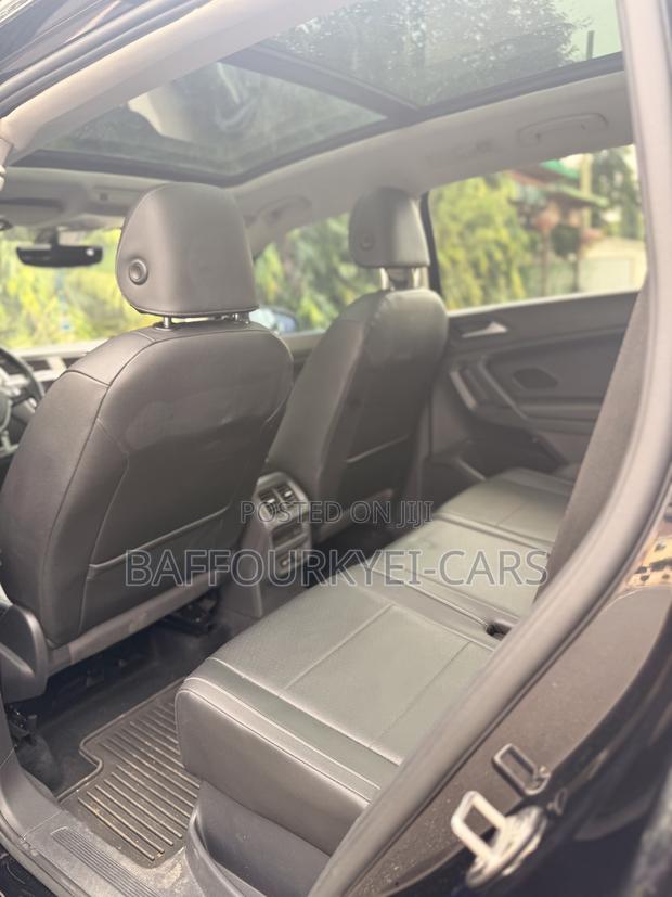 Volkswagen Tiguan 2.0T SEL AWD 4MOTION 2019 Black photo 8