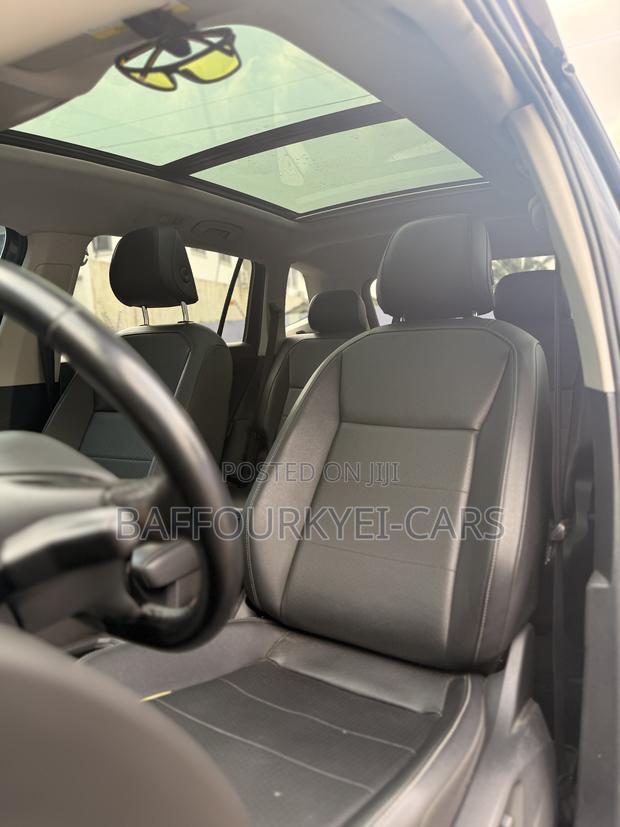 Volkswagen Tiguan 2.0T SEL AWD 4MOTION 2019 Black photo 5